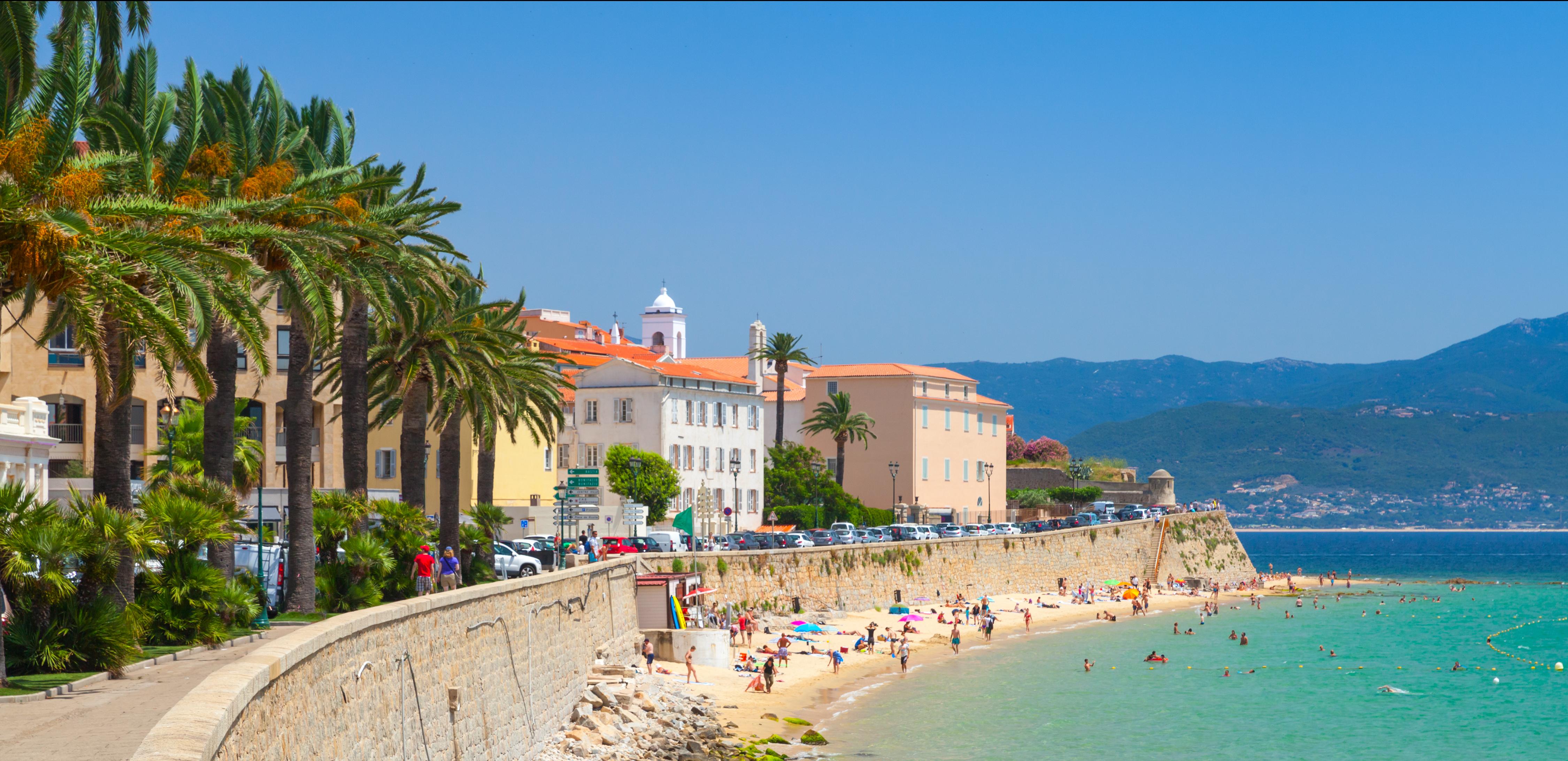 Langs historisch erfgoed op Corsica