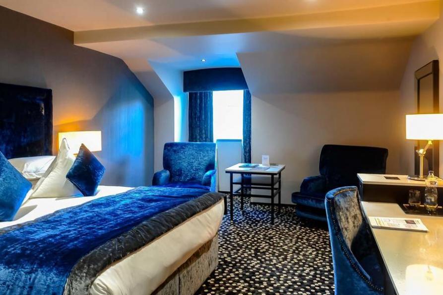Ten Square Hotel