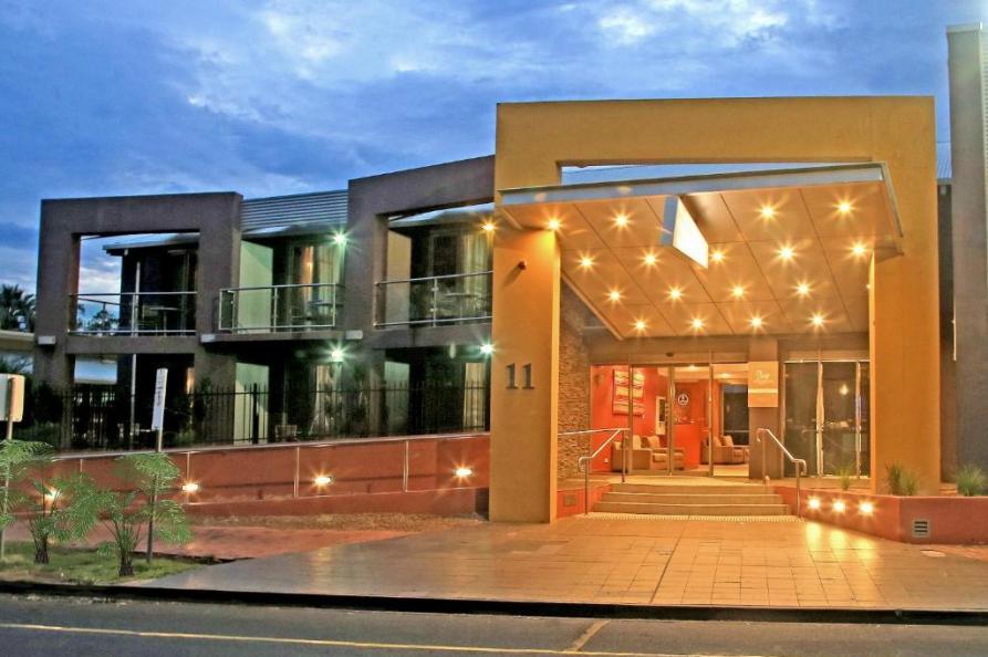 Stay at Alice Springs Hotel, Alice Springs
